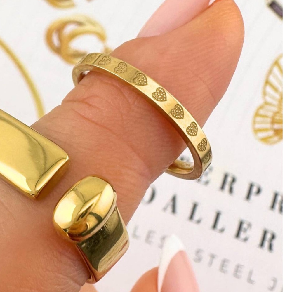 Gold Heart Patterned Ring - Picture 2 of 4